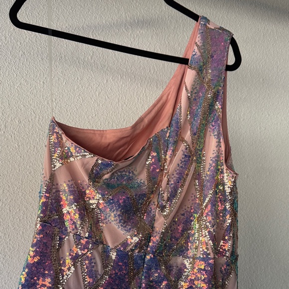 Elegant Sequin One-Shoulder Dress - Picture 2 of 3